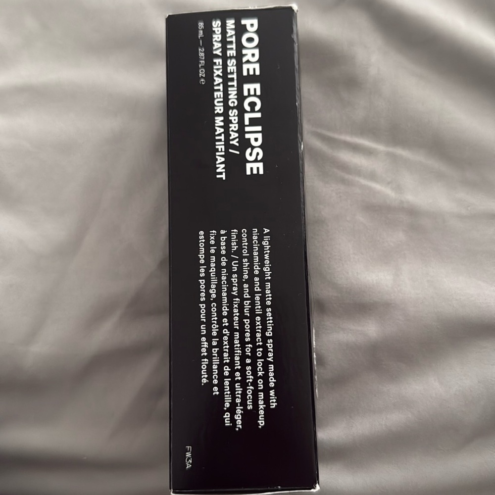 Milk pore eclipse matte setting spray